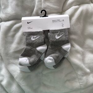 Nike Gray and White 6pr Baby Socks 6-12 months. Smoke free BNWT